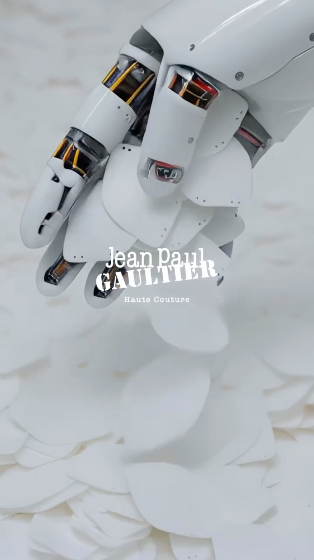 Все торчком: дебютный кутюр Дюрана Лантинка для Jean Paul Gaultier