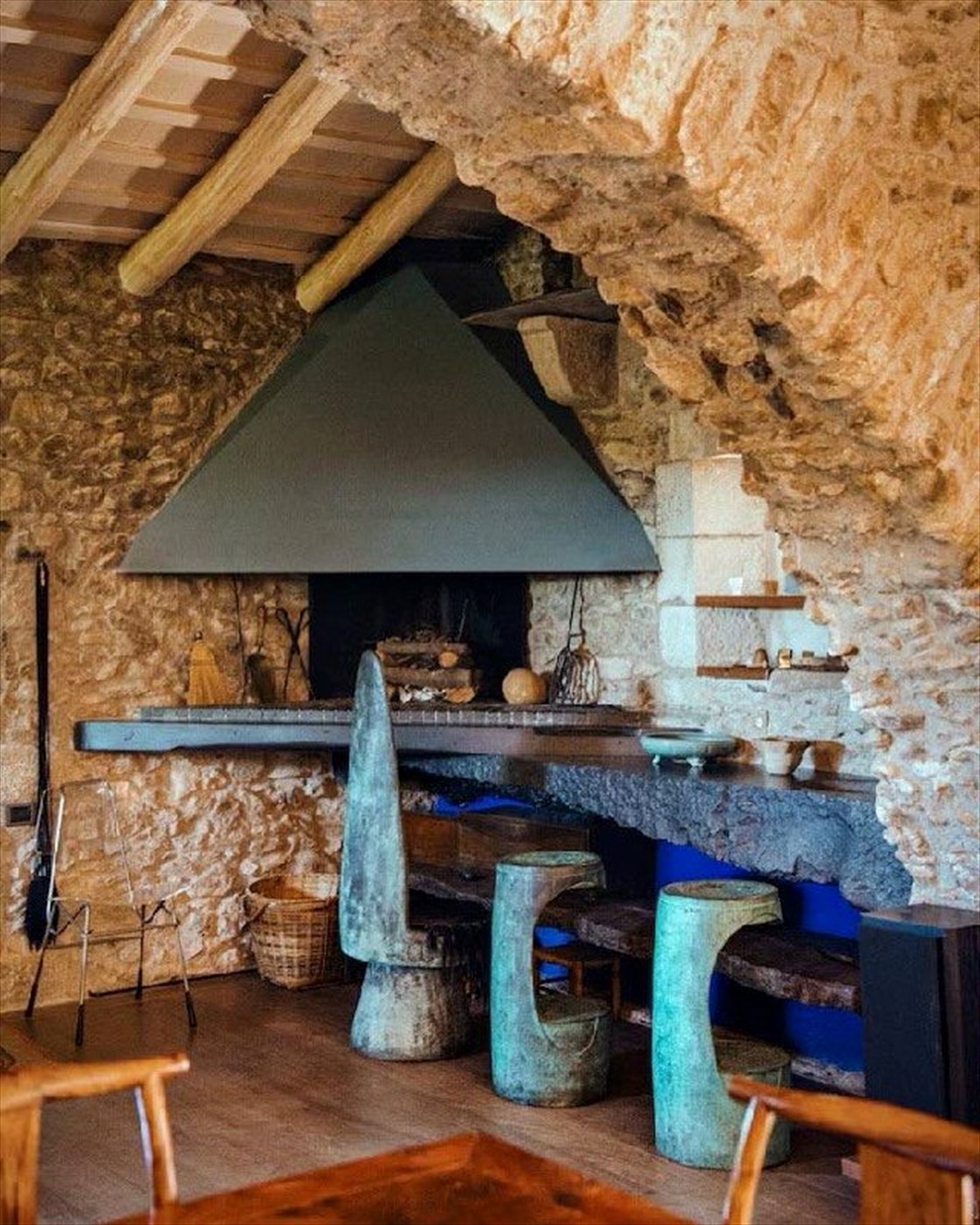 Сегодня в #интерьернойрубрике переносимся в дом Эльзы Перетти в Sant Marti Vell —...